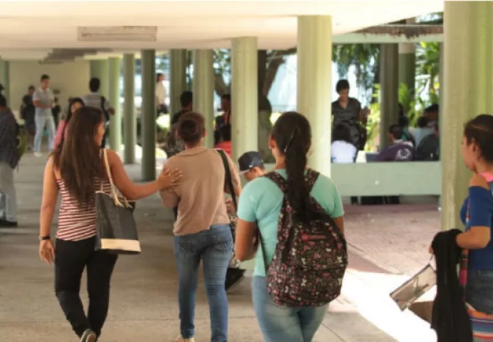 Se utilizará el Whatsapp, Zoom y el correo electrónico para que los estudiantes reciban las clases y asignaciones. Foto: Archivo