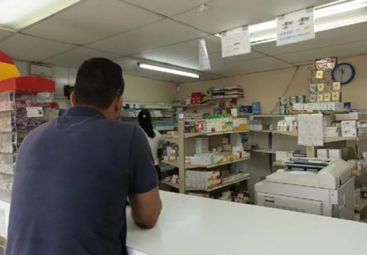 Los galenos deberán tener acceso a la historia clínica para poder prescribir los medicamentos. Foto: Archivo