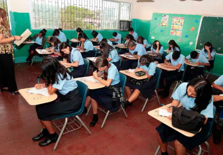 Más de 800 mil estudiantes de escuelas públicas y privadas del país no están recibiendo clases por el COVID-19.