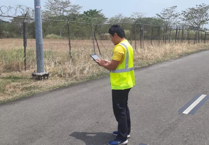 Durante la Emergencia Nacional por COVID-19, personal de Control y Fauna realiza recorridos permanentes en los perímetros del Aeropuerto Internacional de Tocumen. Foto @tocumenaero