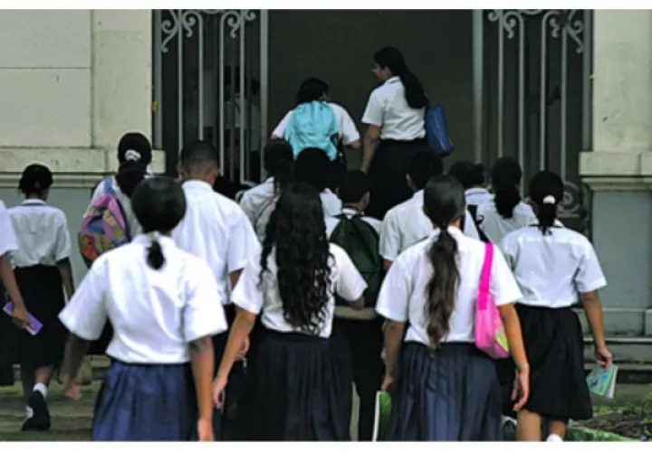 El calendario escolar se ajustará a las diversas situaciones, donde las escuelas que continúen con la posibilidad de tener un calendario virtual, van a finalizar mucho antes que las escuelas oficiales.
