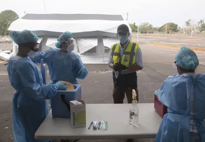 Se han realizado 87 muestras de hisopado nasofaringio a personas que a través del laboratorio móvil en el Centro de Convenciones de Amador.