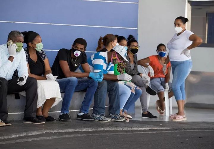 Las mascarillas escasean por estos días.