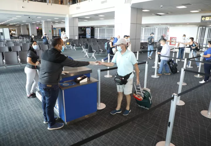 Los extranjeros quedaron varados en el país por el cierre de distintas terminales aéreas por le COVID-19.