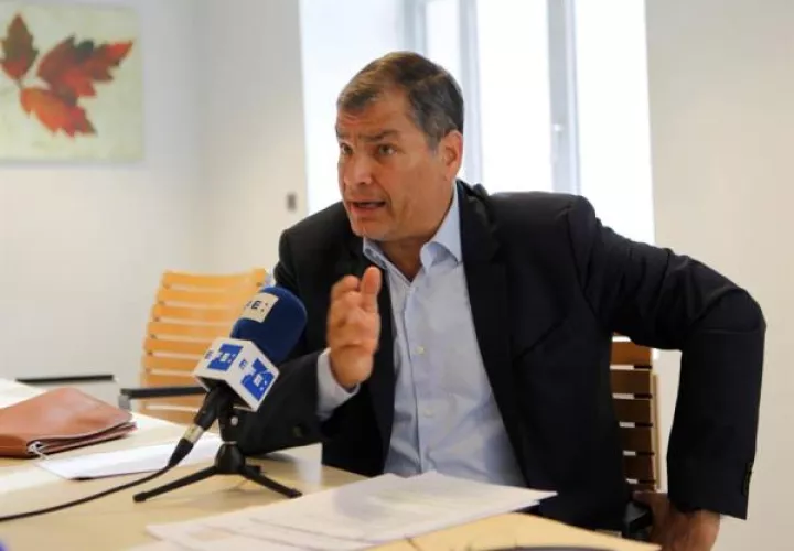 El exmandatario Rafael Correa enfrenta asimismo el pago de una suma por daños y perjuicios, además de una reparación integral con la colocación de una placa en el Edificio de la Presidencia de la República, pidiendo disculpas públicas. FOTO/EFE
