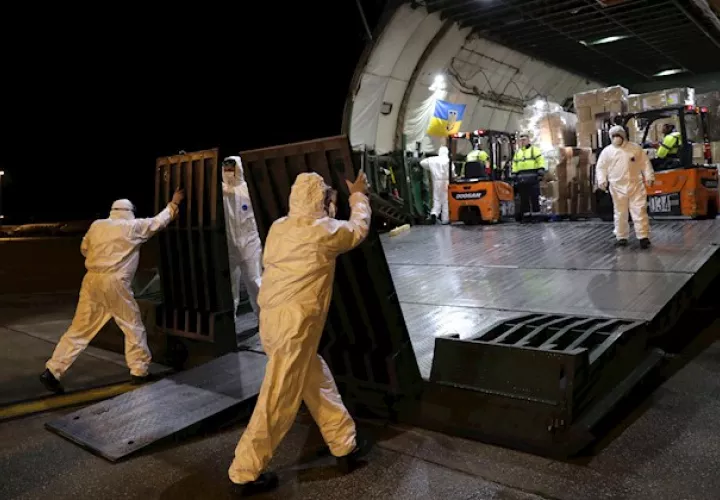 Los fallecidos por la pandemia, que afecta a más de 200 países y territorios del planeta, ascienden a 33.106, es decir, 3.000 más que en la jornada anterior.