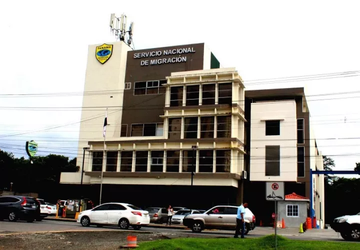 La atención al público en la sede principal del Servicio Nacional de Migración, en la ciudad capital, fue suspendida. 