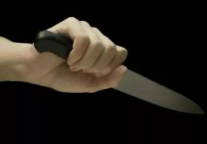 El hombre con el cuchillo se lanzó sobre personas inocentes. Foto: Archivo/Ilustrativa.