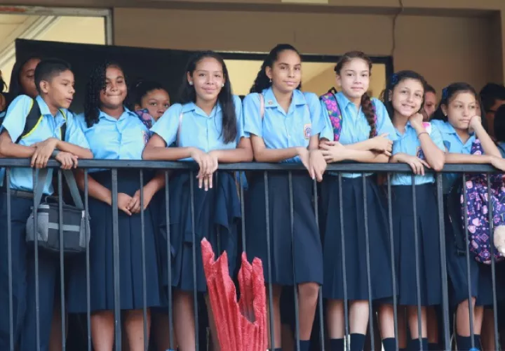 Estudiantes, padres de familia y docentes están a la espera que el Meduca haga el anncio sobre cómo queda el año escolar.