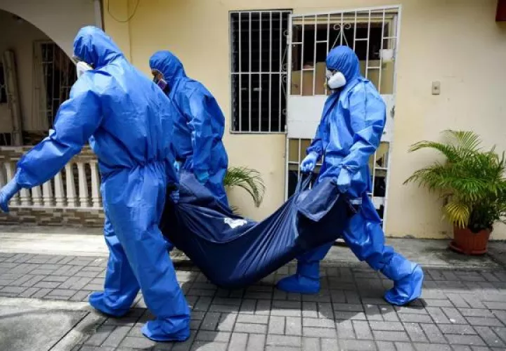 En las últimas semanas el Gobierno ha repartido equipos de protección sanitaria en hospitales, adquiridos o recibidos gracias a donaciones de organismos internacionales y del sector privado. FOTO/EFE