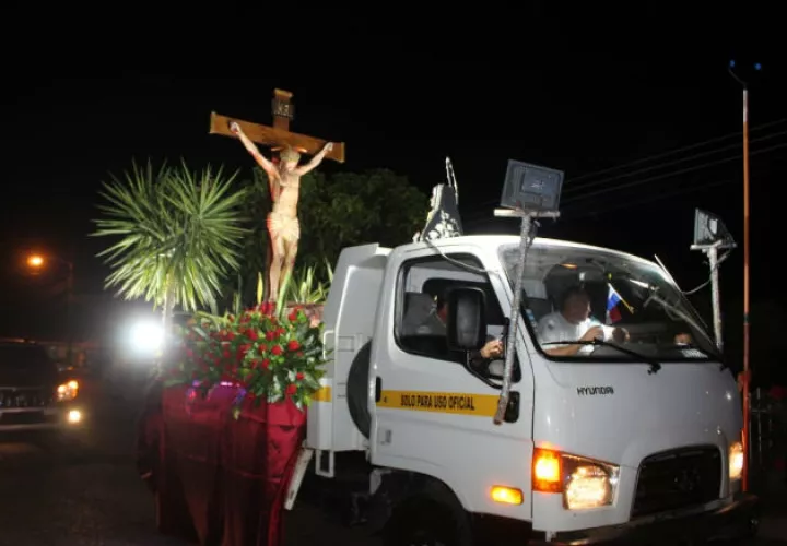   El Viernes Santo, el recorrido por las calles fue con la imagen del Cristo del Perdón. Foto: Thays Domínguez.