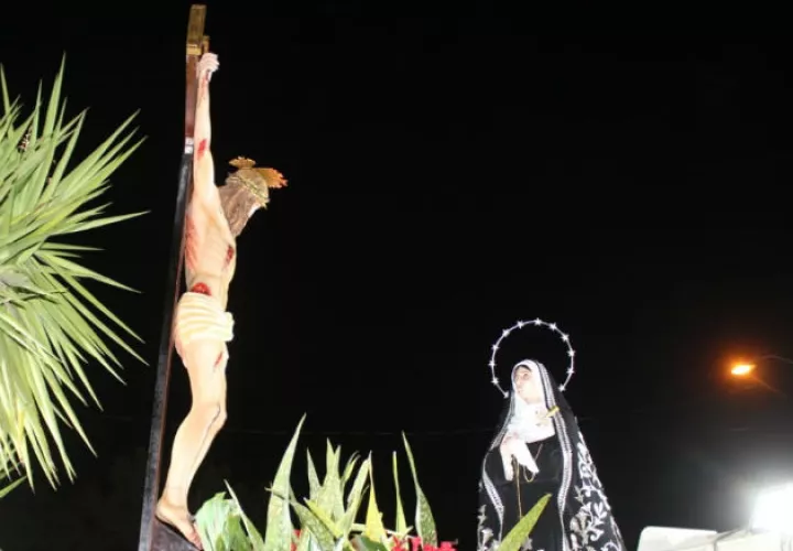  El Viernes Santo, el recorrido por las calles fue con la imagen del Cristo del Perdón. Foto: Thays Domínguez.