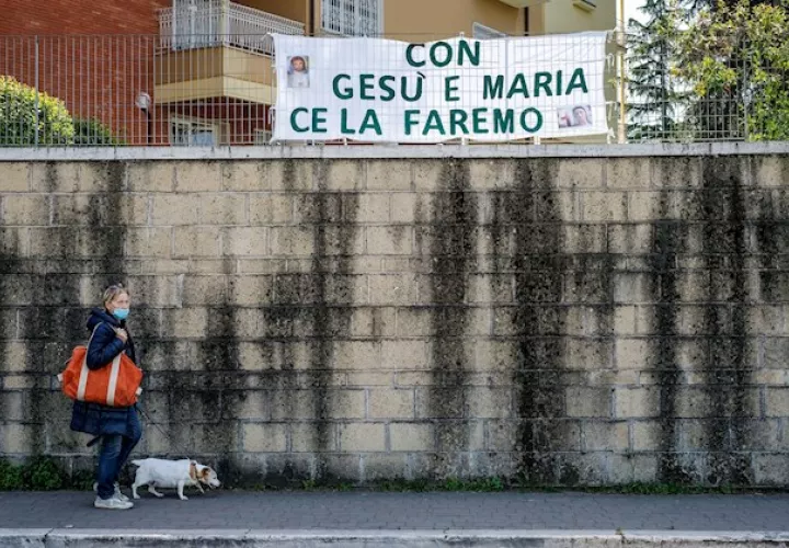 Explicó que se había realizado la prueba de coronavirus a menos de mil de ellos, pero que el 40 % presentaba síntomas como tos y fiebre.