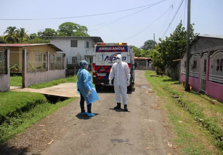 IUsrael Cedeño indicó que a las personas que requieran de atención médica especializada se les está otorgando un salvoconducto para que acudan al centro de salud y retornen. Foto/Eric Montenegro