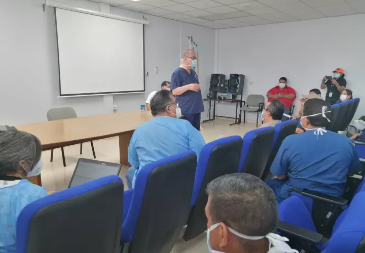 El director de la Caja de Seguro Social, Enrique Lau, realizó una inspección en el hospital de Soná.