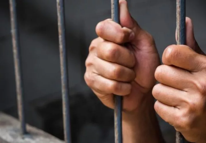 Se trata de tres jóvenes que habían cumplido más de la mitad de sus penas se le cambió la sanción de prisión por arresto domiciliario de manera provisional.