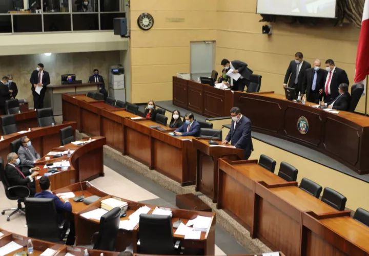 Juan Pino, ministro de Seguridad durante la presentación del proyecto en la Asamblea.