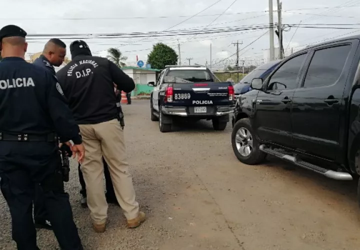 En el operativo, efectuado en conjunto con el Ministerio Público, también se logró incautar cierta cantidad de hierba seca que se presume sea droga. Foto/ Eric Montenegro