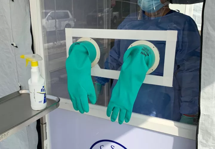 Las Ulaps equipadas con cabinas, realizarán la toma de muestras a pacientes sintomáticos respiratorios en horario de 7:00 a.m. a 3:00 p.m. en tanto que las policlínicas lo efectuarán las 24 horas del día. Foto/Eric Montenegro