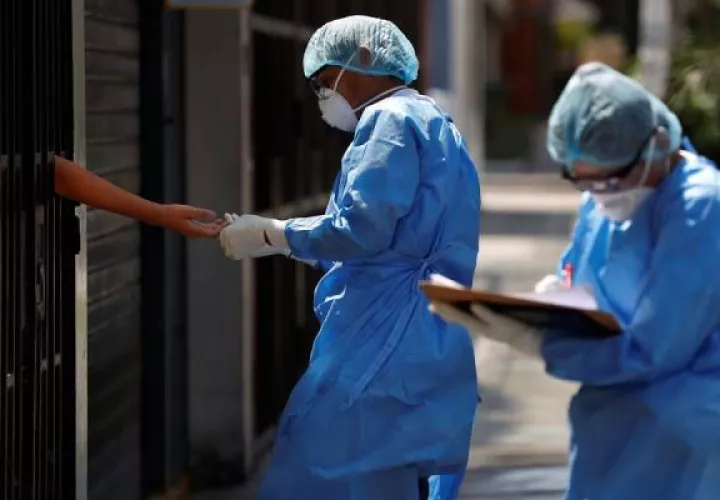 Varios países esperan que sus poblaciones desarrollen una "inmunidad colectiva" o "de grupo" conforme más y más personas se vayan contaminando y curando del coronavirus. FOTO/EFE
