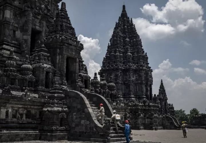La pandemia ha golpeado muy duro al turismo. Templos en Yogyakarta, Indonesia, cerrados al público. Foto / Ulet Ifansasti para The New York Times.