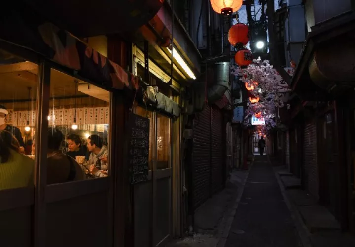 El gobernador de Tokio le pidió a gente que no salga de noche, pero restaurantes y bares cierran a las 20:00 horas. Foto / Noriko Hayashi para The New York Times.