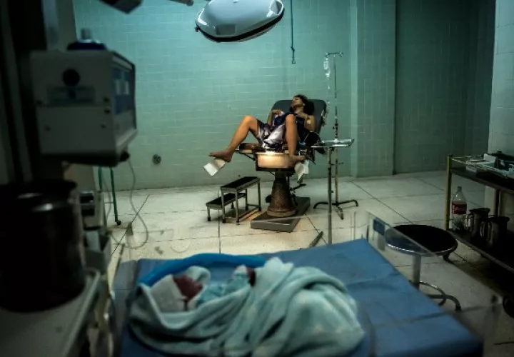 Un hospital público en La Victoria, como otros en Venezuela, carece de artículos claves como jabón y gasas. Foto / Meridith Kohut para The New York Times.