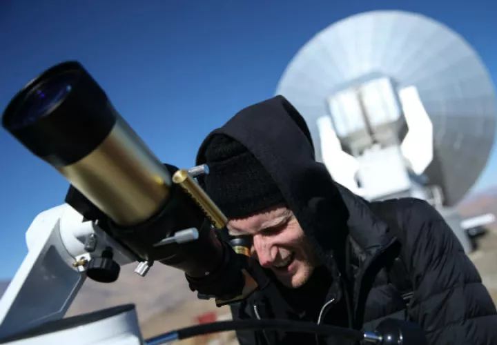 Cualquier persona con un telescopio pequeño y que sepa usarlo podrá apreciar al asteroide 52768. Fotos: Archivo/Ilustrativa.  