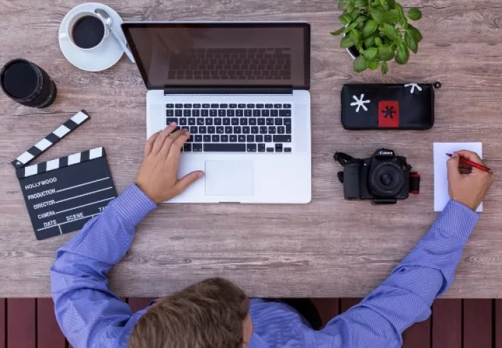 La modalidad de teletrabajo, a diferencia de las convencionales, funcionan por productividad. Foto ilustrativa / Pixabay.