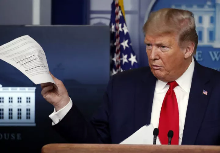 El presidente de EE.UU., Donald Trump, asevera que su autoridad "es total". Fotos: AP