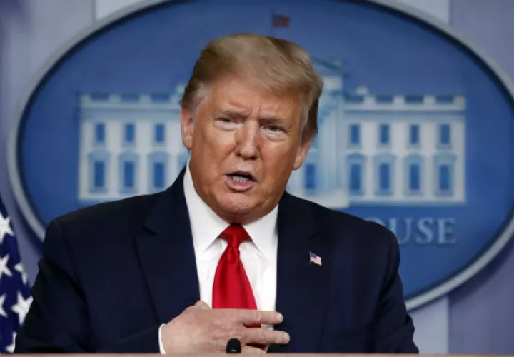 El presidente de EE.UU., Donald Trump, asevera que su autoridad "es total". Fotos: AP