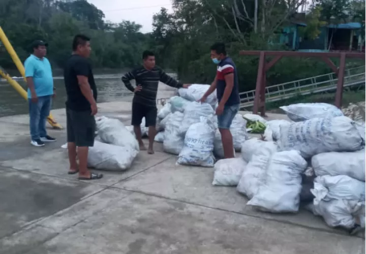 El transporte de los productos contó con el apoyo del Servicio Nacional de Fronteras (Senafront). Fotos: Cortesía.  