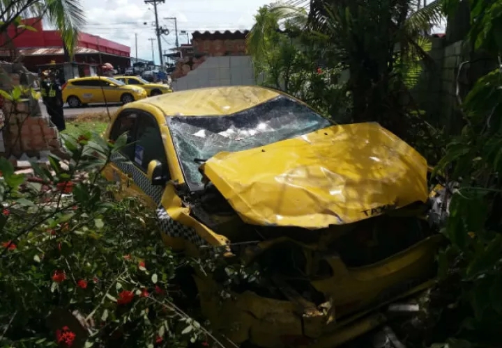 La camioneta se accidentó en un retén hacia la Costa Abajo. Foto: Diómedes Sánchez.