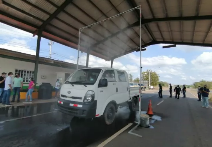 En retenes de Azuero, cientos de vehículos no han podido ingresar  desde que inició la cuarentena. Thays Domínguez 
