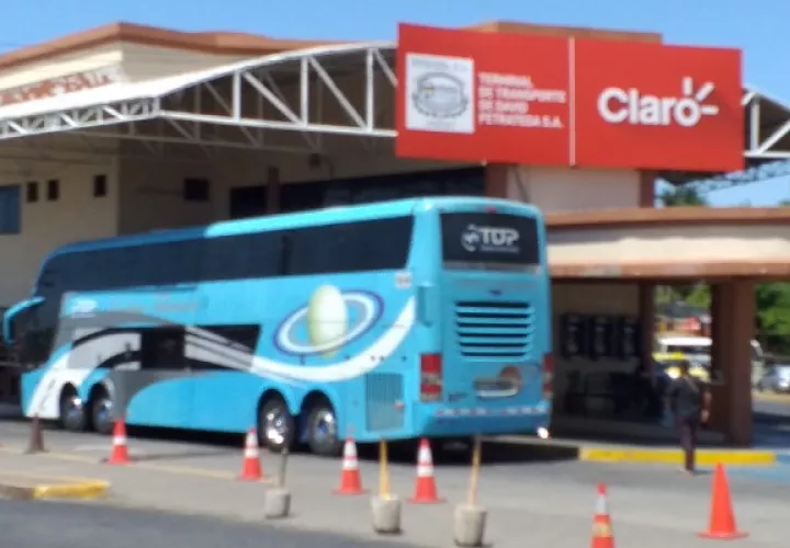 En estos momentos los propios transportistas tienen que cargar con el costo de combustible, ayudante, llantas, aceite entre otros gastos.