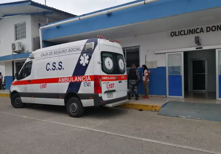 Los  sujetos fueron llevados en una patrulla de la Policía Nacional, a urgencias de la Policlínica de Sabanitas.