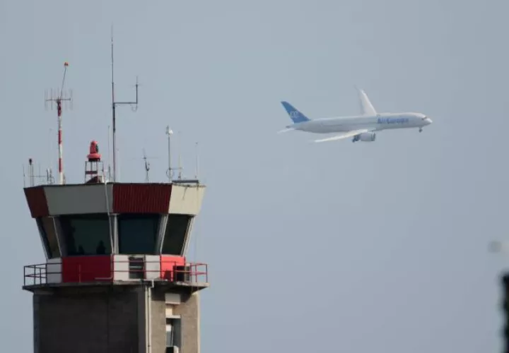 La aerolínea explica que se ha acogido a la ley 11 de bancarrota, una semana después de haberse desvinculado de 1.400 trabajadores. EFE