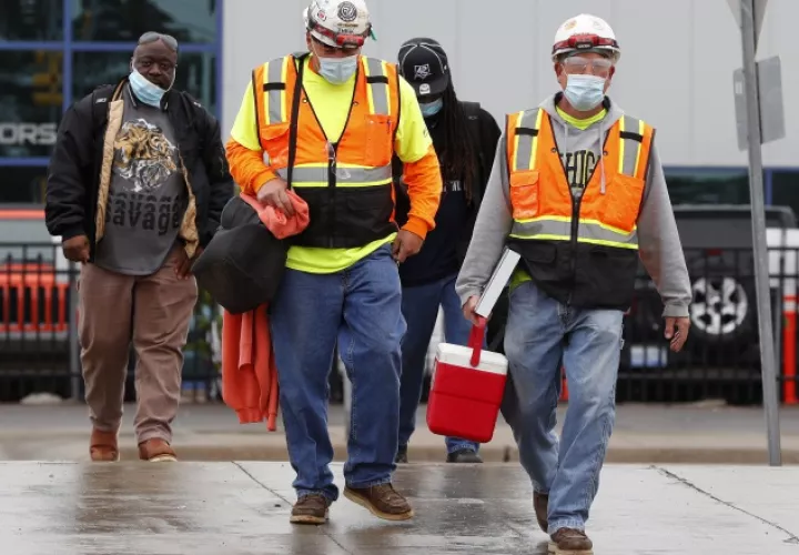 En total esta semana 15,100 empleados de FCA (11,700 en Estados Unidos y 3,400 en Canadá), volverán a sus puestos de trabajo. AP