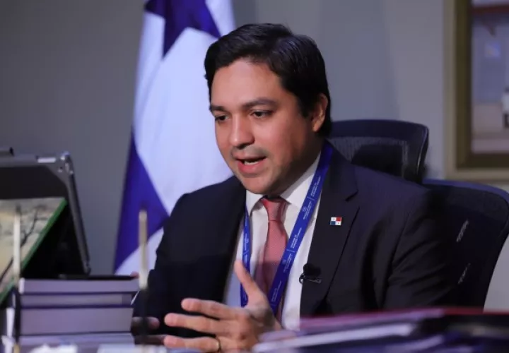 Almengor detalló que la estrategia inmediata del MEF es que Panamá cuente con los recursos presupuestarios para hacerle frente a la crisis .