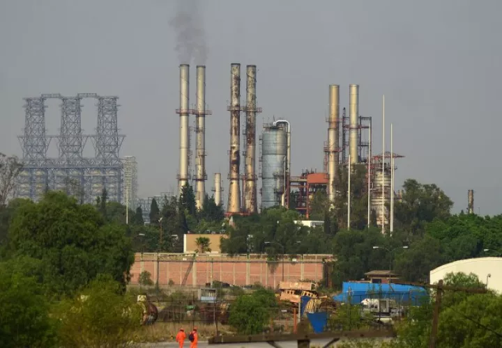 El Gobierno indicó que están modernizando las refinerías. EFE