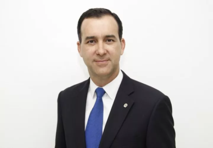 Jean Pierre Leignadier Dawson, es licenciado en Finanzas de Villanova University; además, posee una maestría en Administración de Negocios (MBA) de University de Notre Dame.
