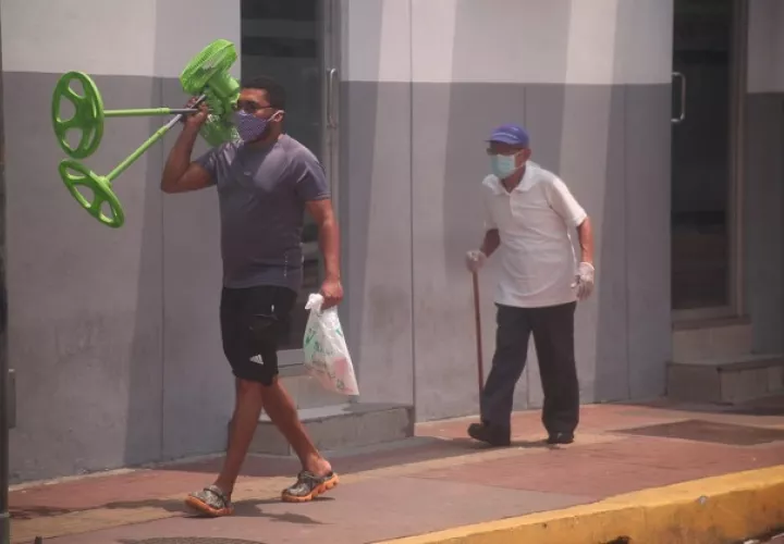 Las medidas aprobadas implican que la población cumpla de manera permanente con el uso obligatorio de mascarillas. Foto Víctor Arosemena