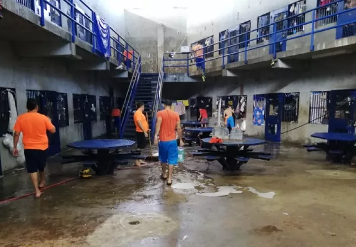 Las jornadas de limpiezas son constantes en los centros penitenciarios del país. 