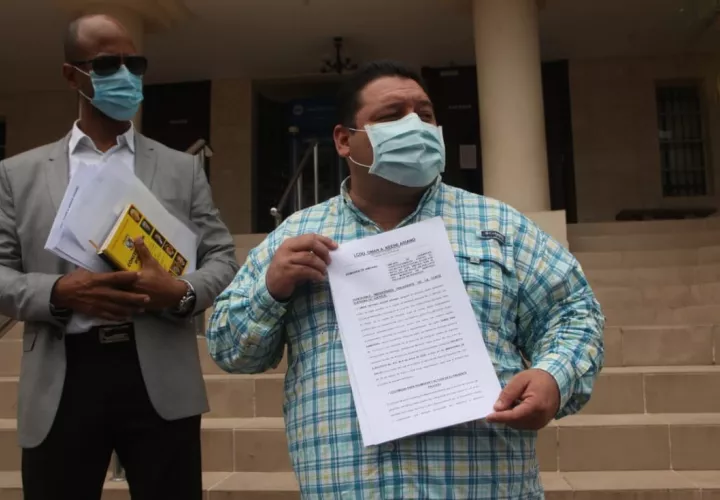 Samid Sandoval presentó el recurso ante la Corte Suprema de Justicia. Foto/ Víctor Arosemena