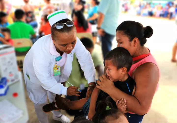 La vacuna se aplica a personas vulnerables