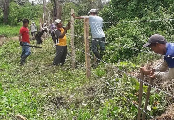 El ministro de Ambiente se comprometió en realizar giras a los territorios afectados.