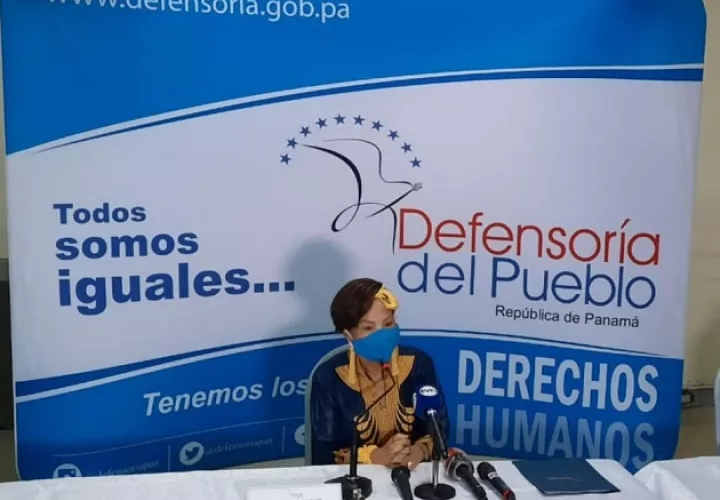 La defensora del Pueblo, Maribel Coco de Garibaldi, está dispuesta a mediar entre las partes.  