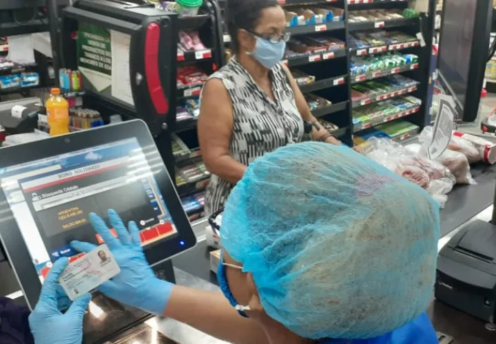 Cada uno de los beneficiarios para activar su pago deben acceder a: https://ww.panamasolidario.gob.pa/vale/consultar