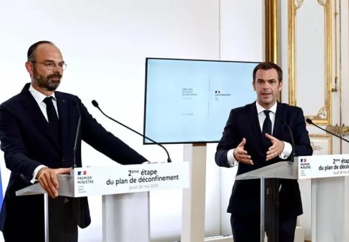 El jefe de Gobierno, Édouard Philippe, anunció el fin de la limitación de desplazamientos en Francia en un perímetro de cien kilómetros, disposición con la que pretendían controlar la circulación del virus entre territorios con mayor o menor incidencia de casos. FOTO/EFE
