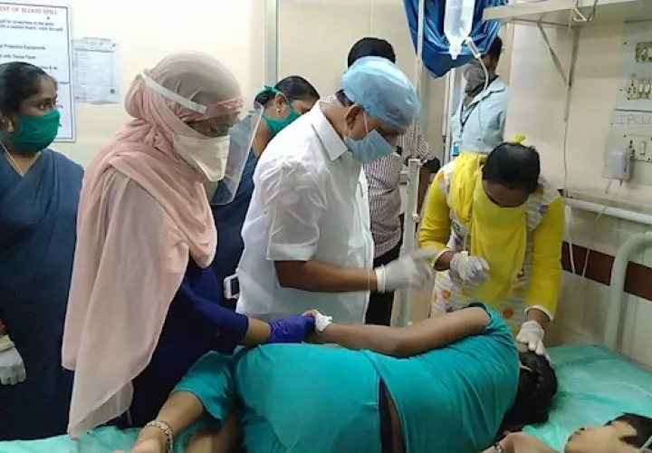 El director general de la Fuerza Nacional de Respuesta a Desastres (NDRF), Satya Narayan Pradhan, elevó esta tarde el número de víctimas mortales a once en una rueda de prensa.